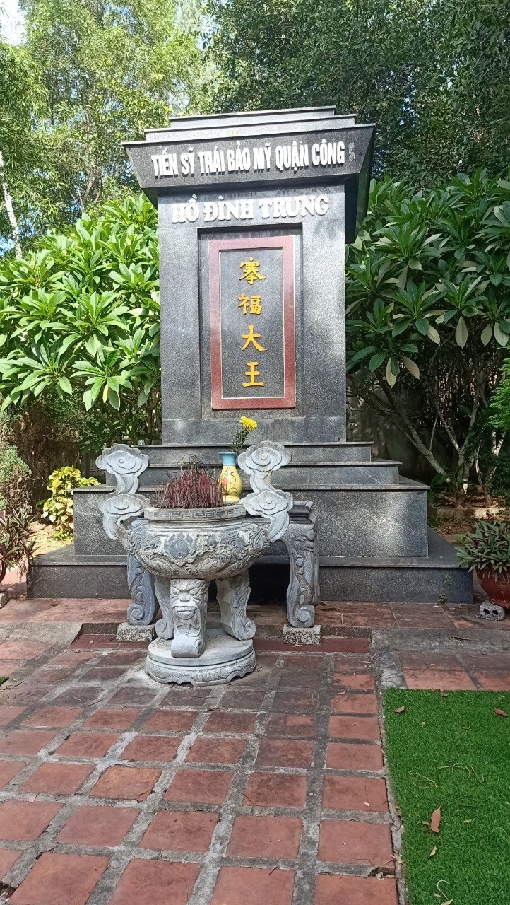 Nét đẹp tại di tích lịch sử Hồ Đình Trung