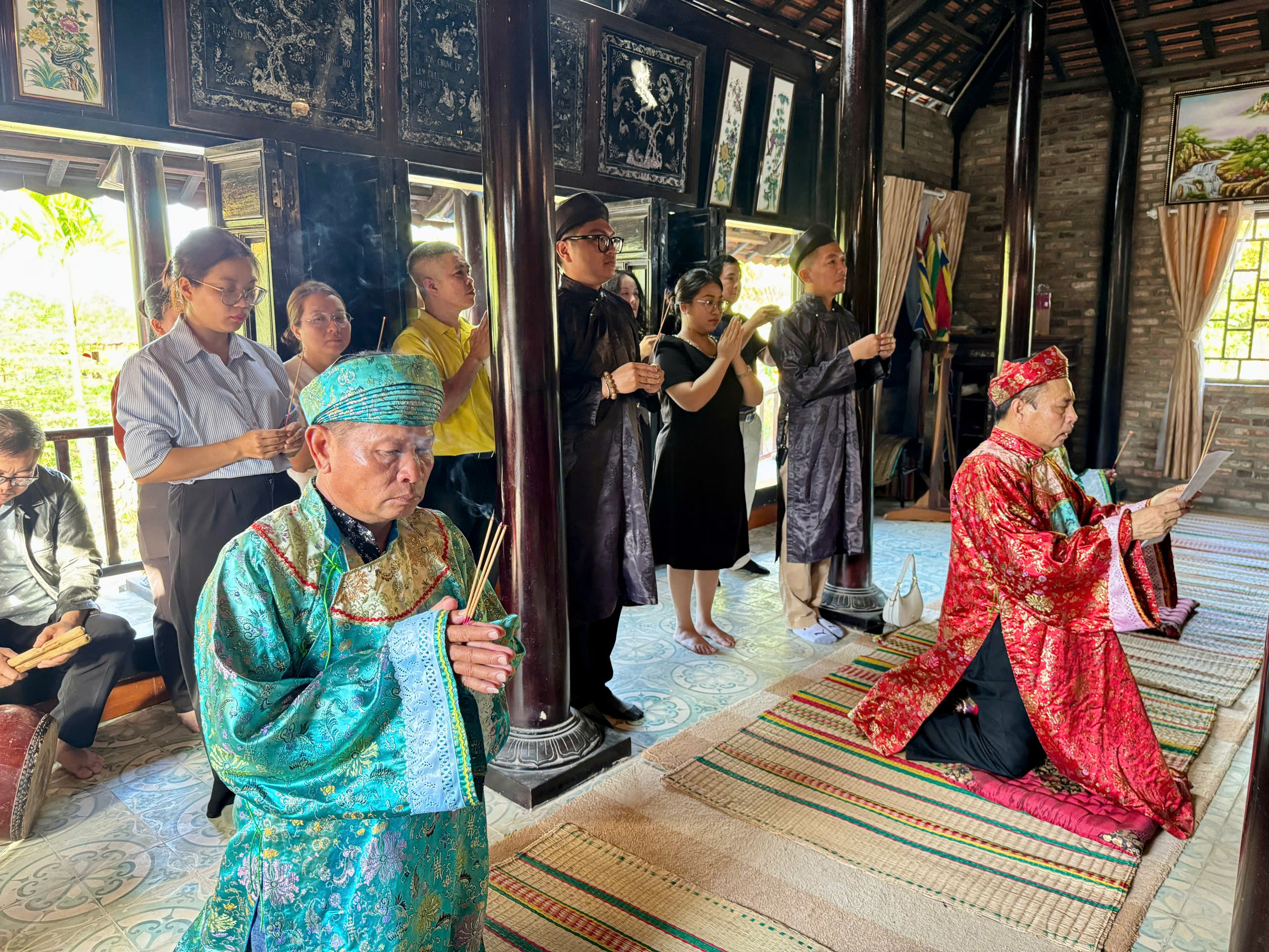 Trang Trọng Lễ Cúng Ông Táo Về Trời Và Tất Niên Tập Đoàn Á Châu Tại Nhà Thờ Họ Hồ Tỉnh Khánh Hòa