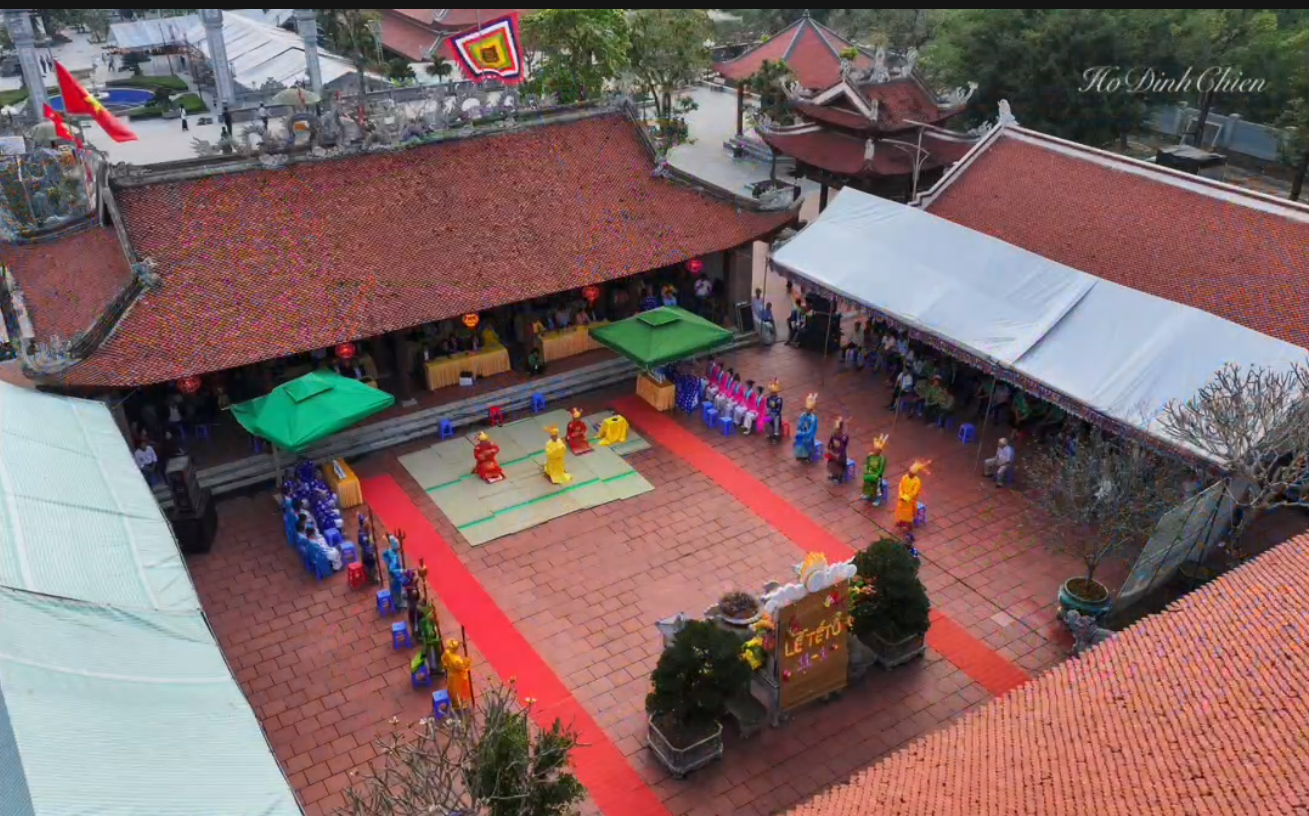 Bàn Thêm Về Câu Đối Ở Miếu Thờ Tổ Tiên Xưa Tại Thượng Đột (Ngọc Sơn)